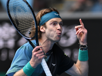 强打者击出 强打者击出